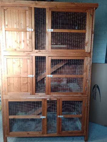 3 tier hutch with ramps