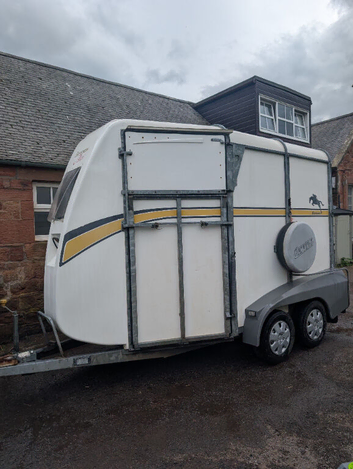 Batesons trailer x2 16,2hh great condition
