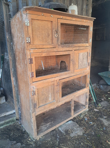 6ft x 4ft bank of hutches