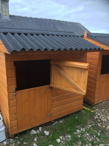 Mini stable