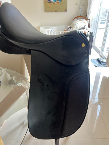 Dressage saddle