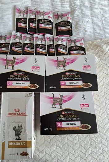 Urinary cat food