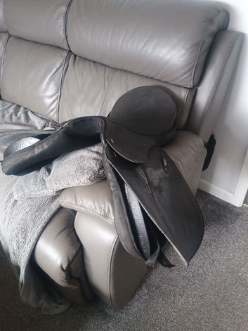 17 inch synthetic saddle