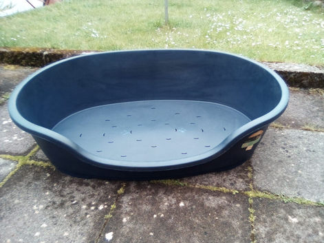 XX LARGE PLASTIC DOG BED