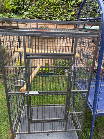 Nice parrot cage for sale