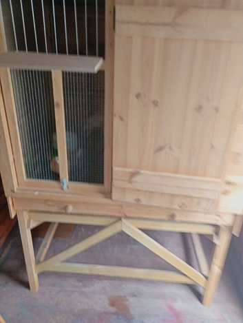 Brand new  kit box with fifteen perches