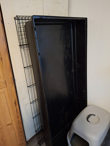 Indoor cage