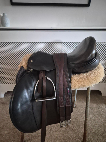 Calcutt & Sons Leather saddle