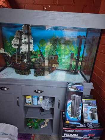 Fish tank n unit n everything