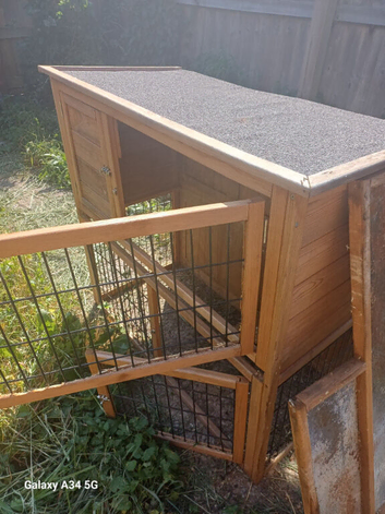 Rabbit hutch