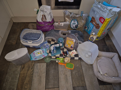 Indoor cage, food & accessories