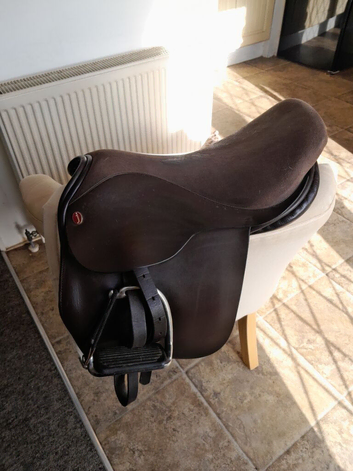 14" jeffries show saddle