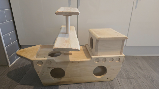 Small animal boat play house chinchilla