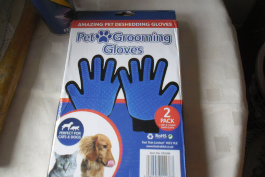 Catand dog  grooming gloves