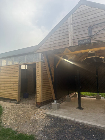 Single DIY stable and grazing