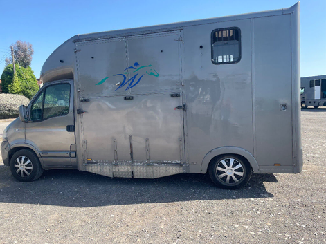 Equimark 3.5 tonne horsebox Vauxhall Movano