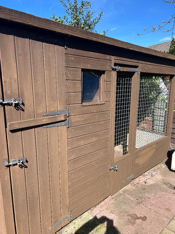 Dog kennel with run