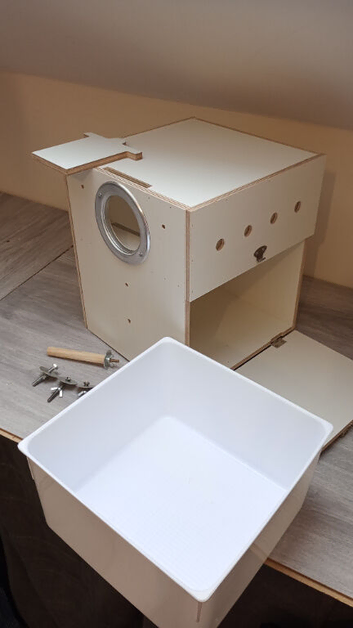 Breeding box,nest box