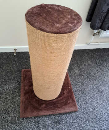 Large cat/kitten scratching post