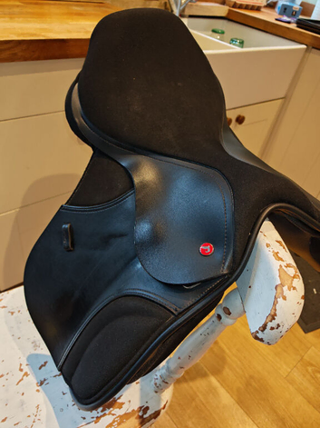 15.5" Thorowgood T4 saddle changeable gullet