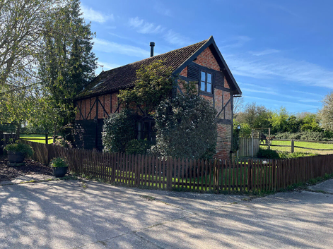 Cottage & yard to rent