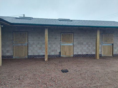 FREE Stables available SK14