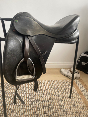 Dressage saddle