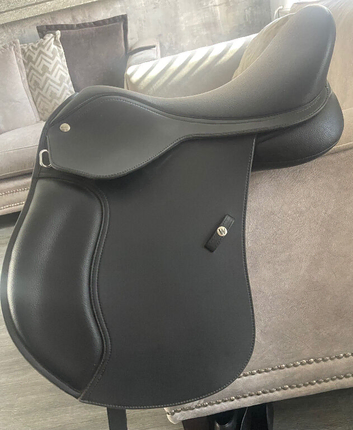 Wintec 500 All Purpose Hart Saddle 16&rdquo;